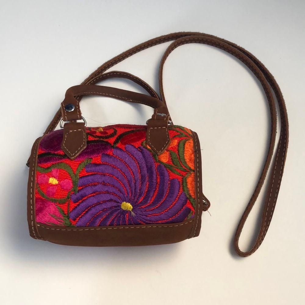 Colorful crossbody
